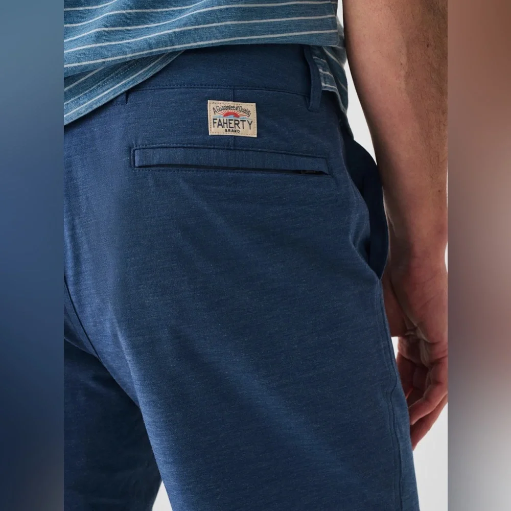 Faherty All Day Shorts 5” in Navy Blue Size 38.